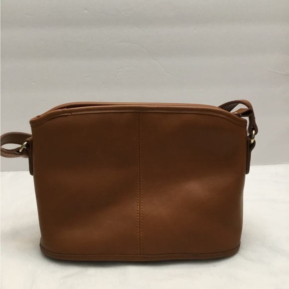 MEDALLION Chic Tan Leather Crossbody Bag - Picture 11 of 14